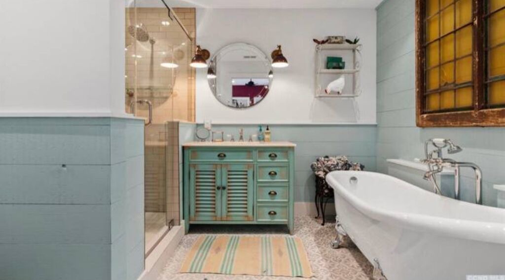 Photo of Bathroom in Hollowville