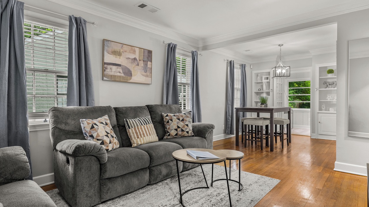 Photo of Livingroom in University District