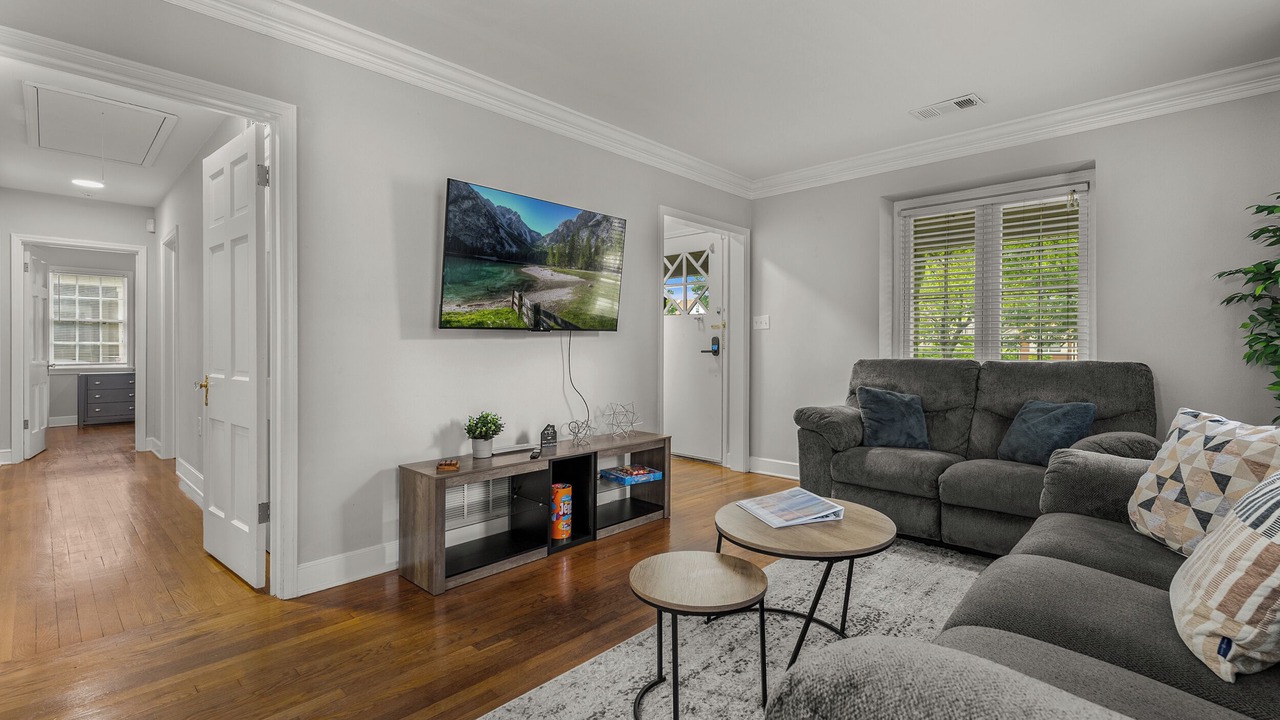 Photo of Livingroom in University District