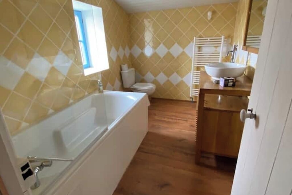 Photo of Bathroom in Le Retail