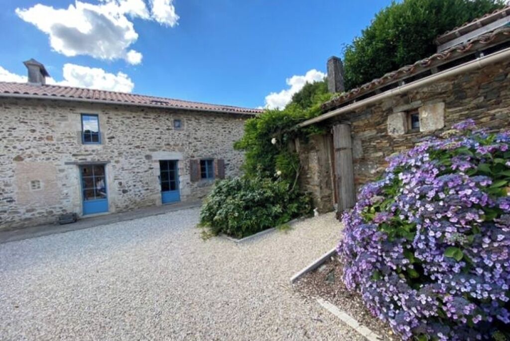 Photo of Outdoor in Le Retail