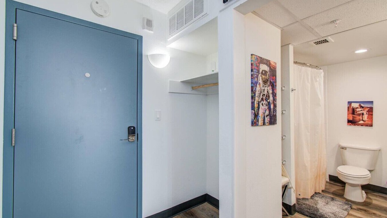 Photo of Bathroom in Greenway Plaza-Upper Kirby