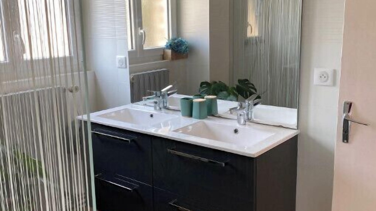 Photo of Bathroom in Le Vivier-sur-Mer
