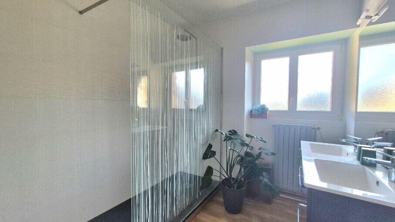 Photo of Bathroom in Le Vivier-sur-Mer