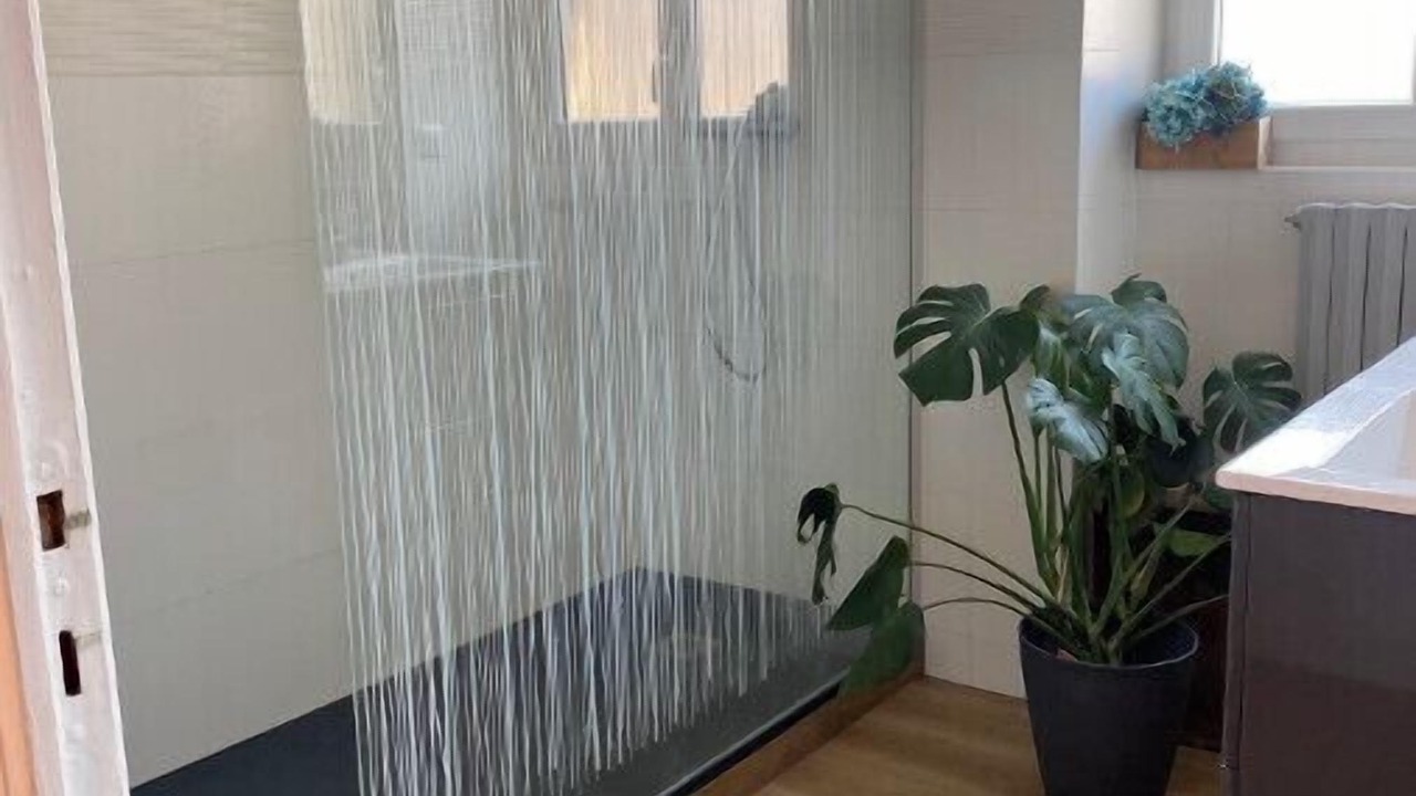 Photo of Bathroom in Le Vivier-sur-Mer