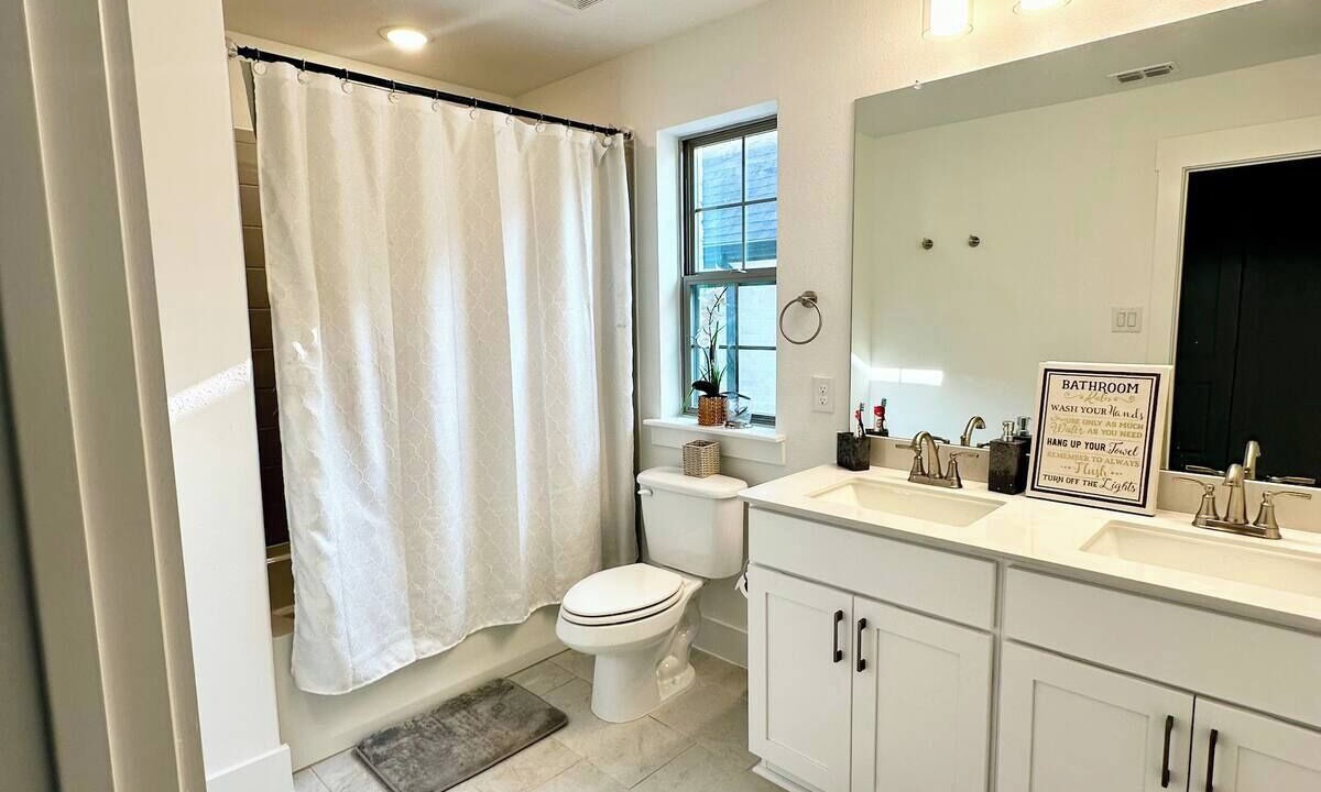 Photo of Bathroom in Crowley