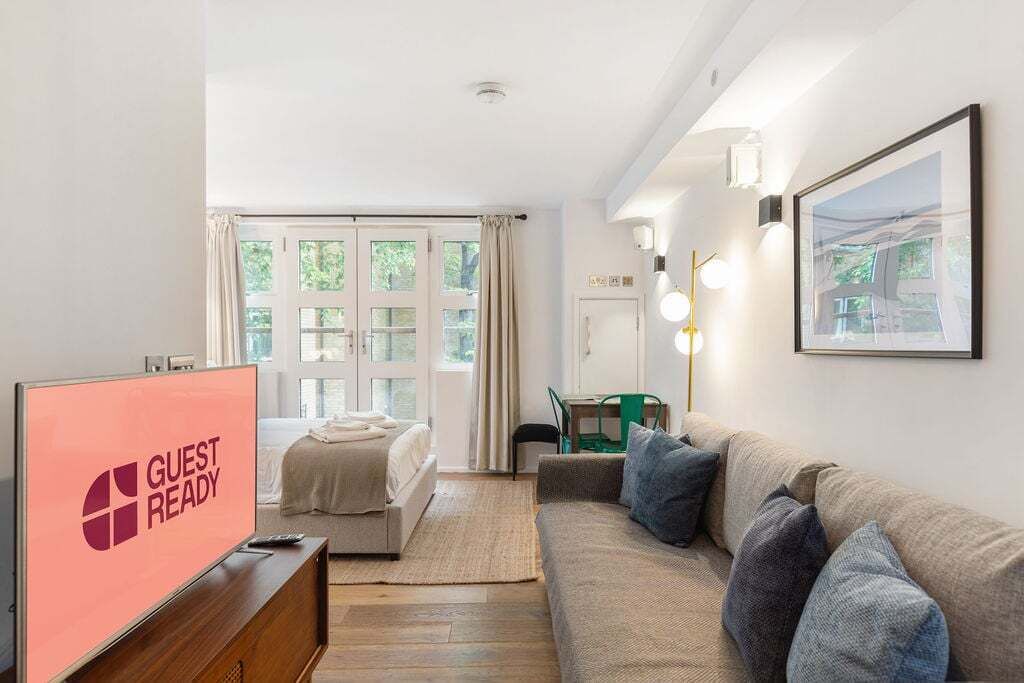 Photo of Bedroom in Cantelowes