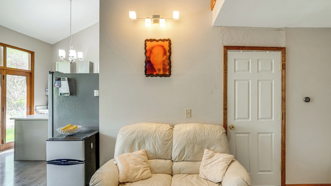 Photo of Livingroom in Guilderland Center