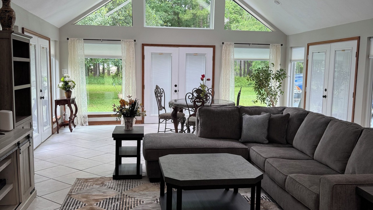 Photo of Livingroom in Theodore