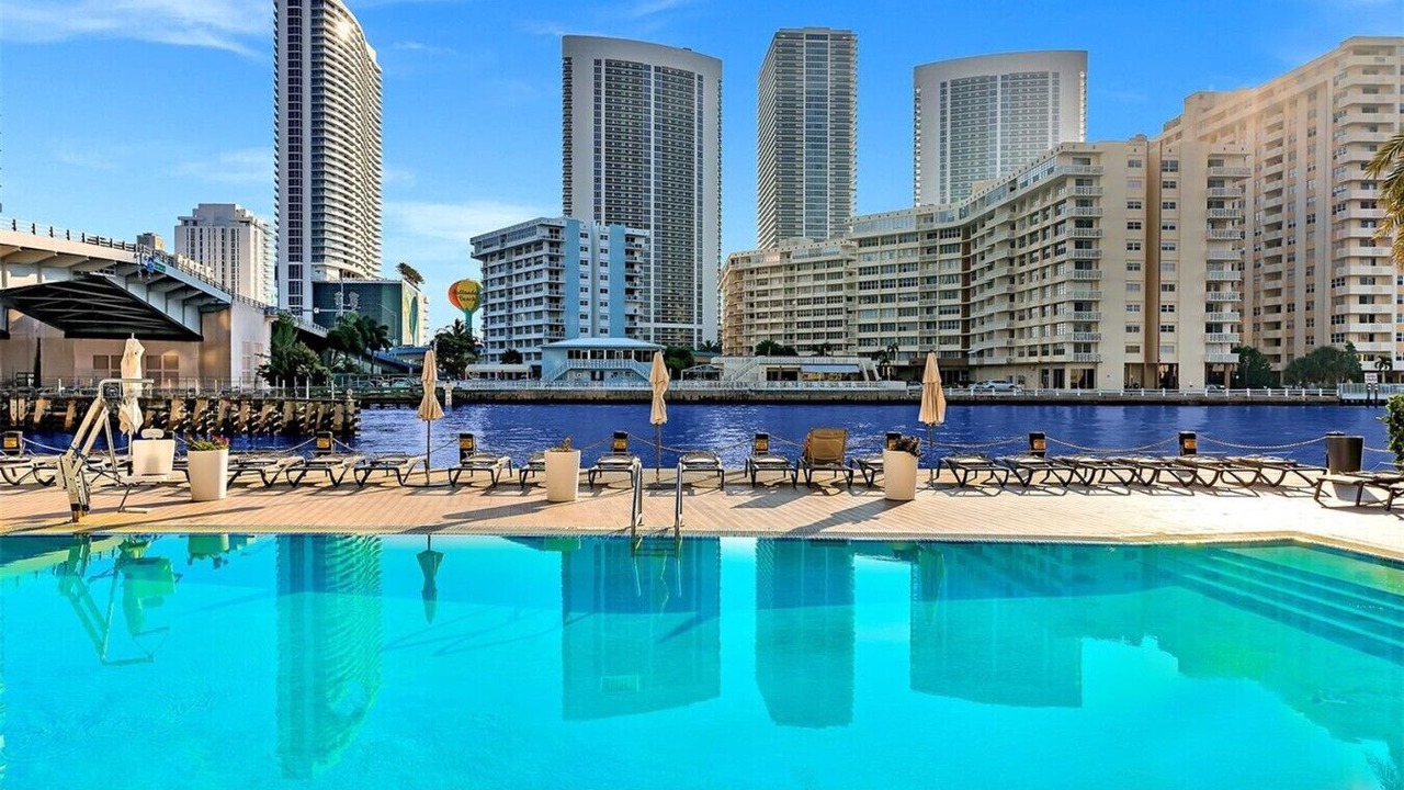 Photo of Outdoor in Hallandale Beach