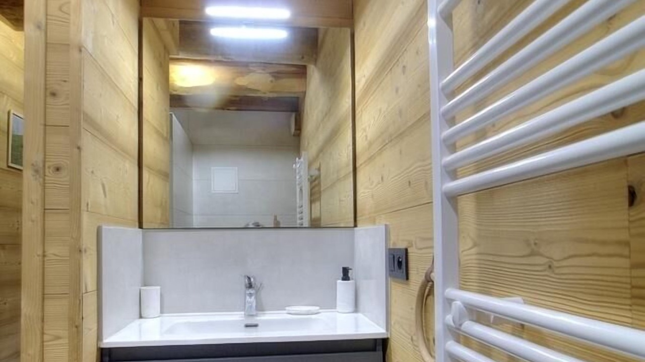 Photo of Bathroom in Chezery Forens