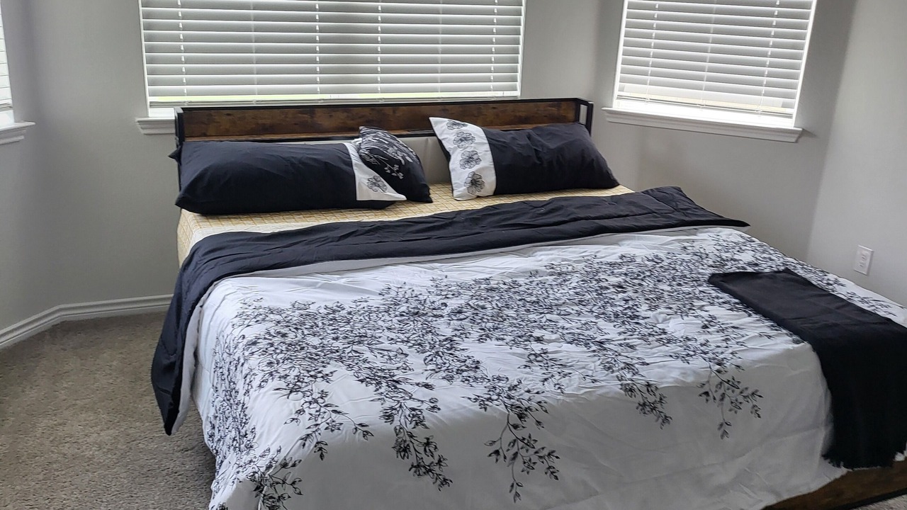 Photo of Bedroom in Everman