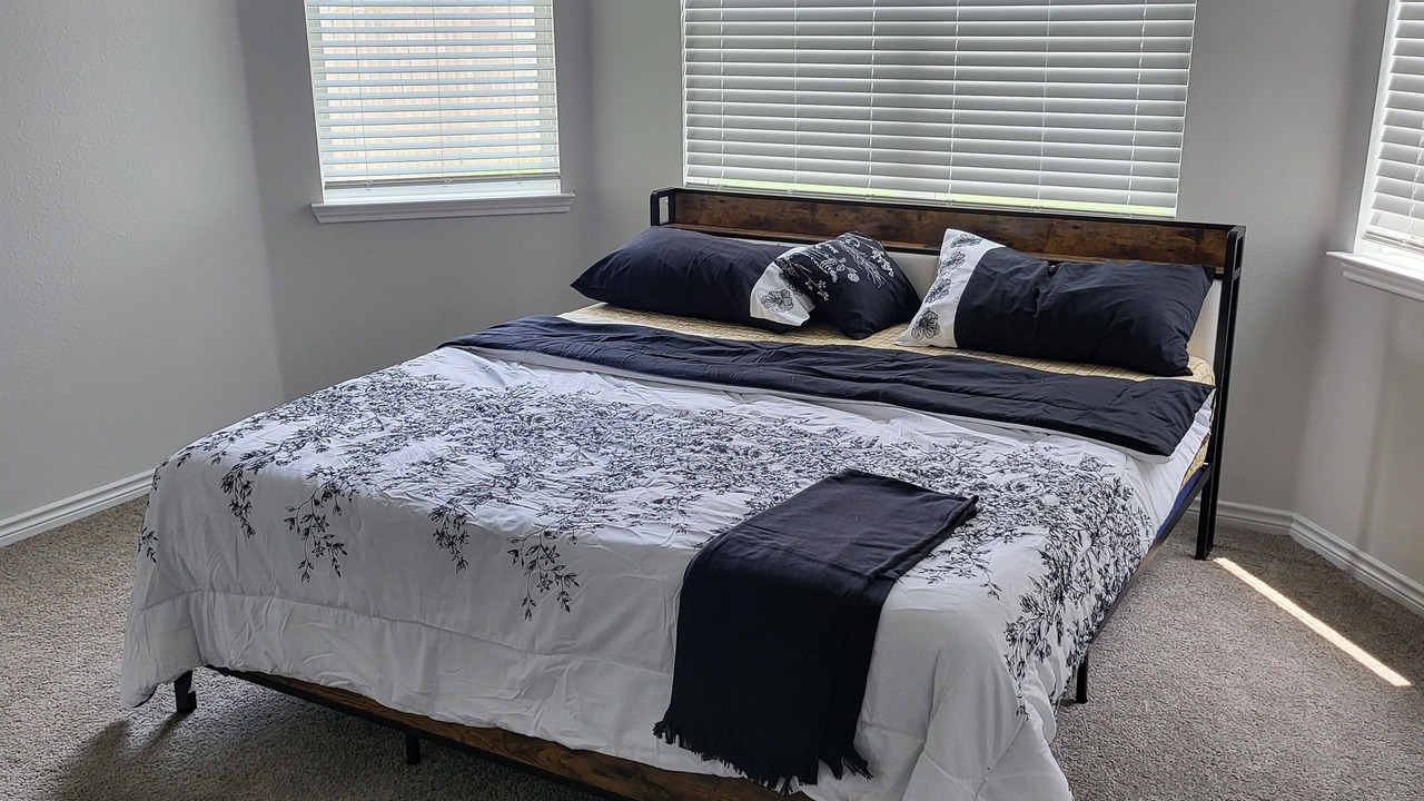 Photo of Bedroom in Everman
