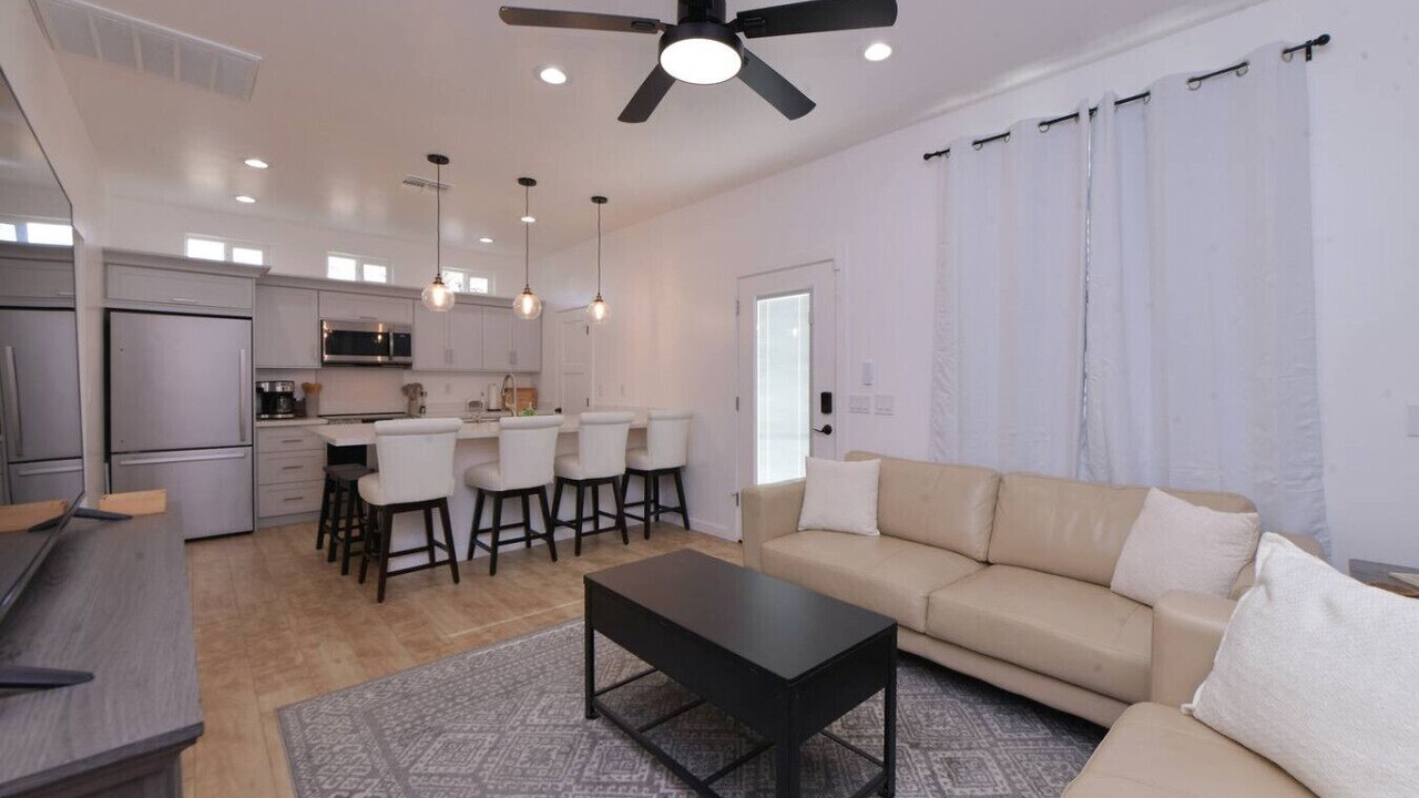 Photo of Livingroom in Feldman's