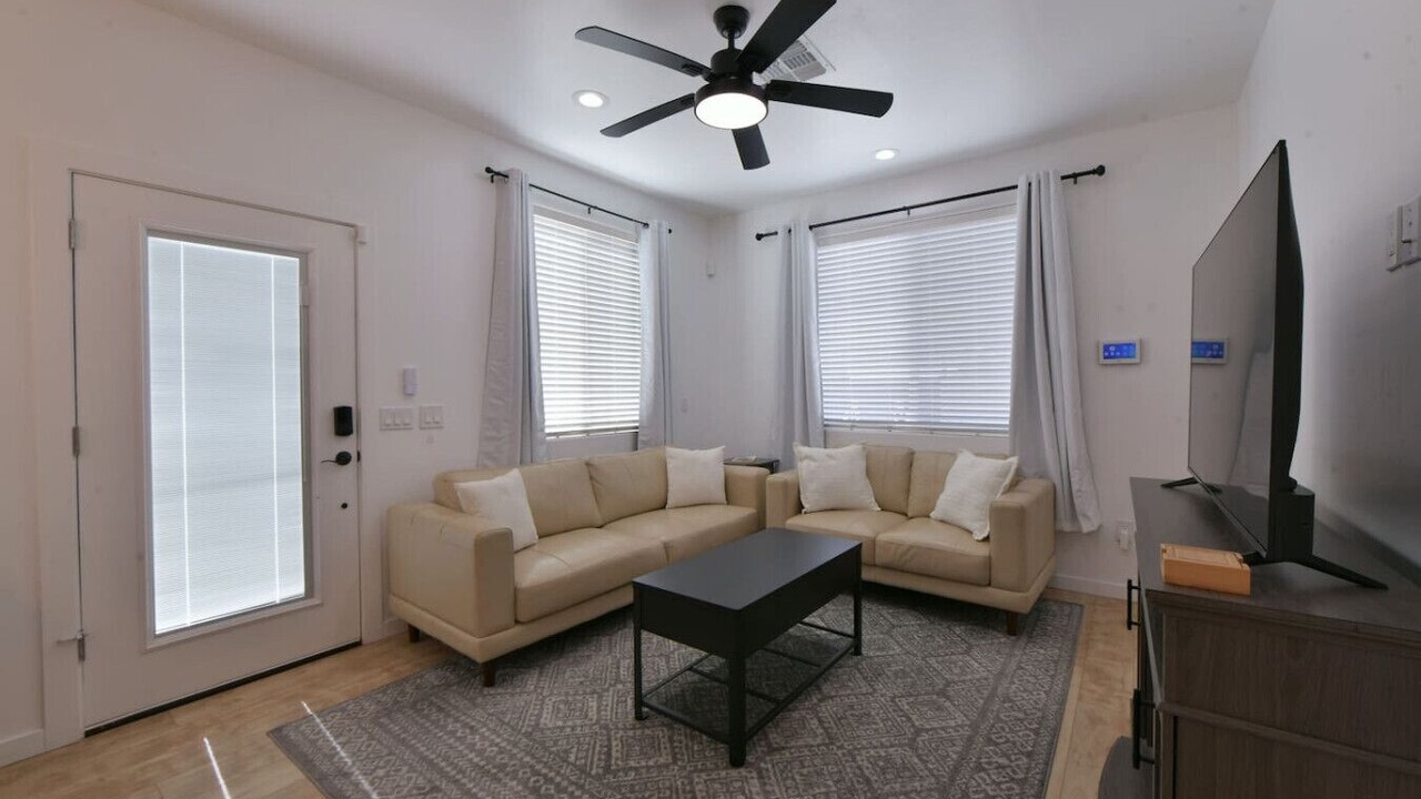 Photo of Livingroom in Feldman's