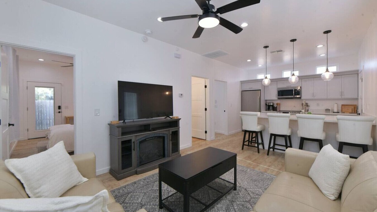 Photo of Livingroom in Feldman's