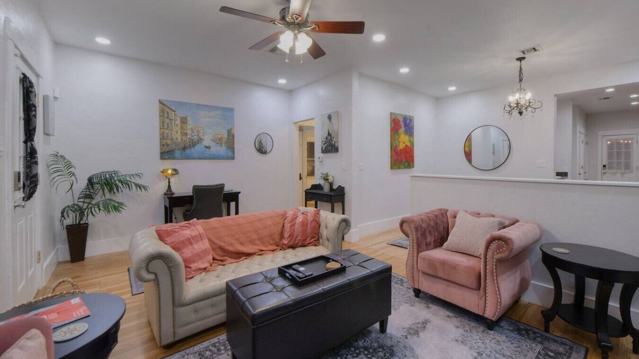 Photo of Livingroom in Feldman's