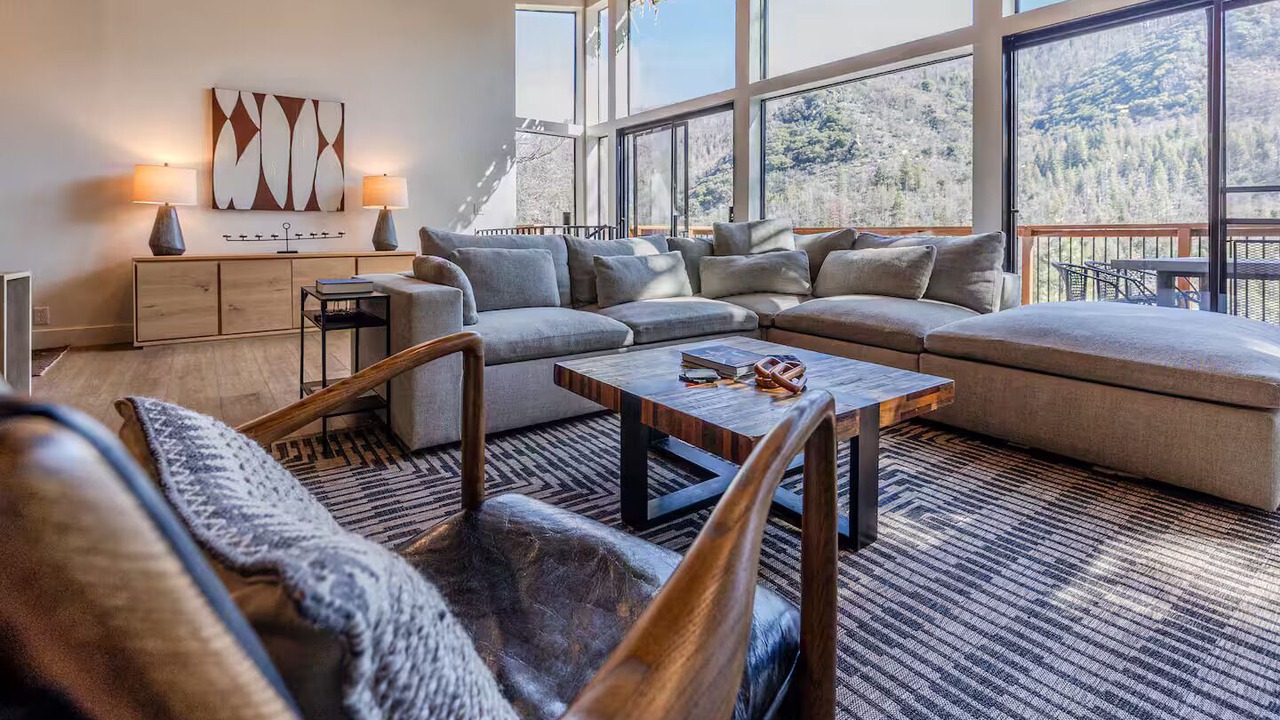 Photo of Livingroom in Camp Nelson