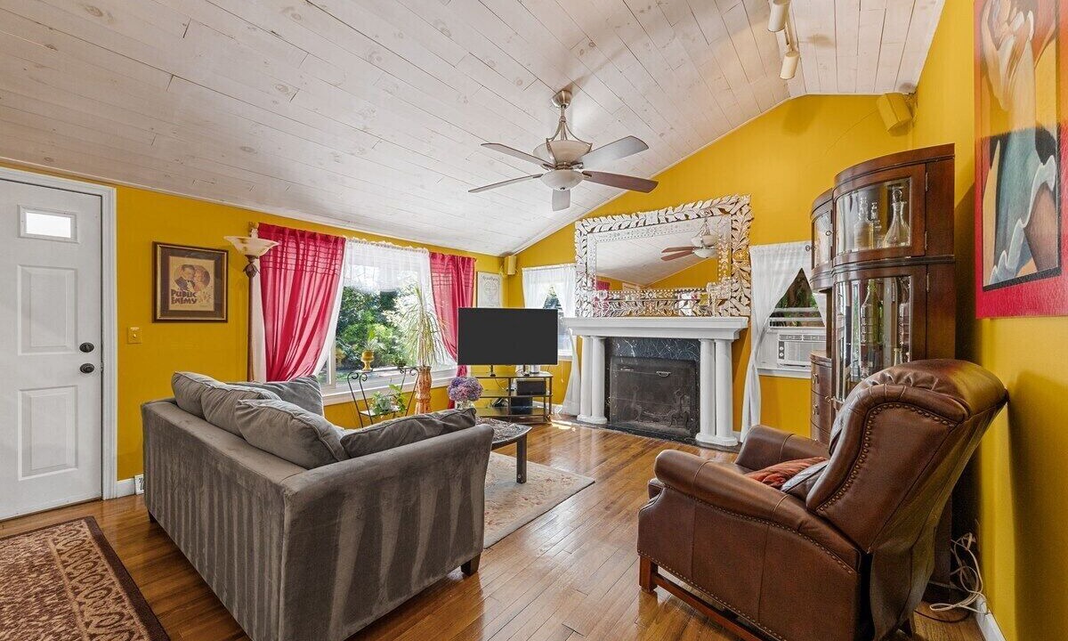Photo of Livingroom in Hyannis