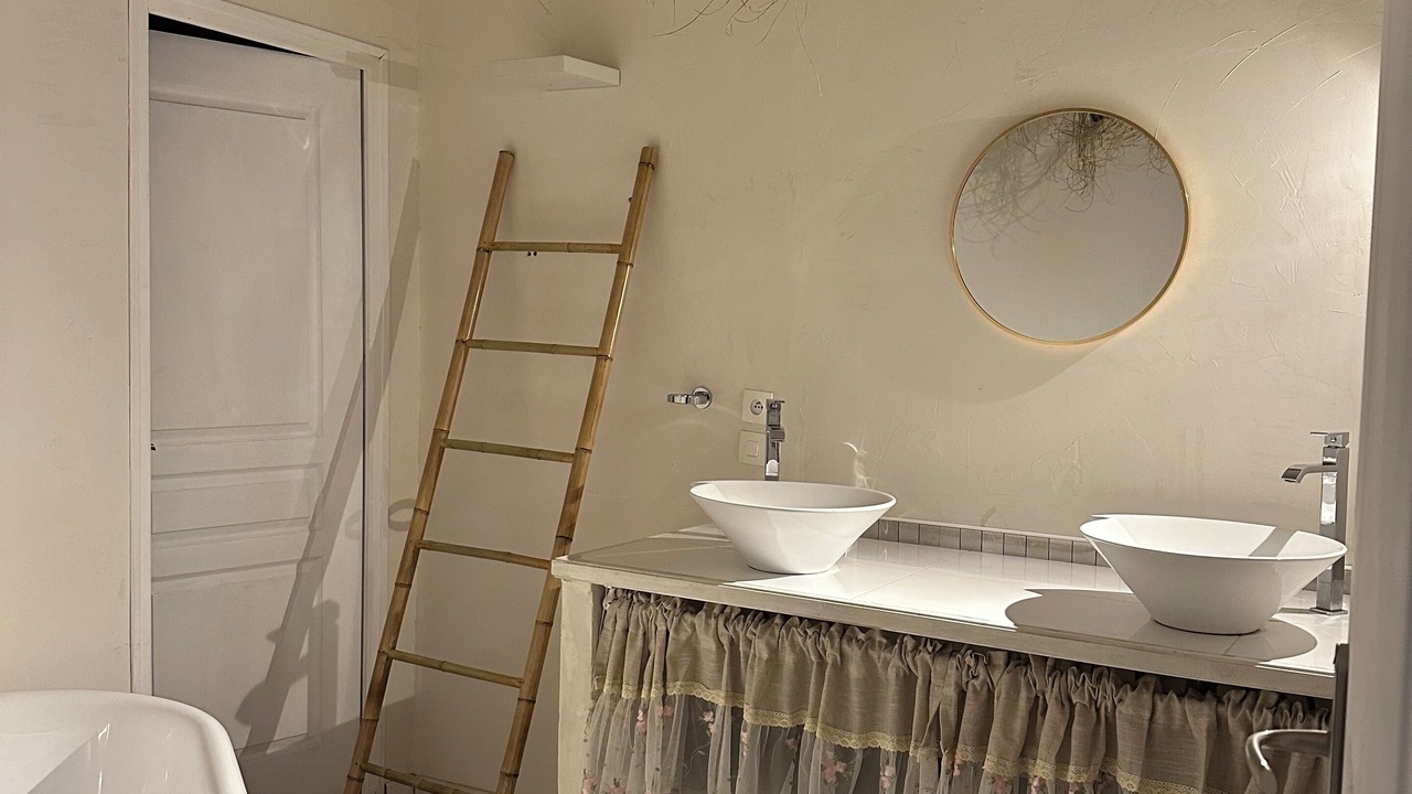 Photo of Bathroom in Vogue