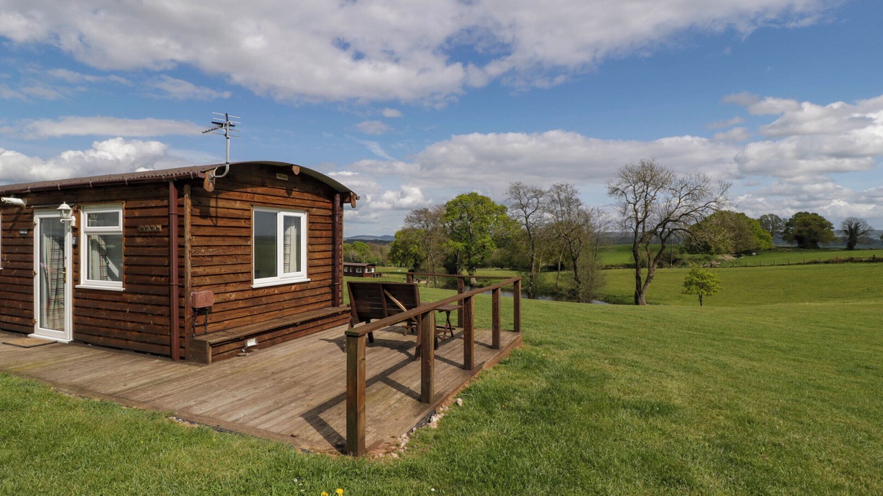 Photo of Patio Balcony in Llanvair Kilgeddin