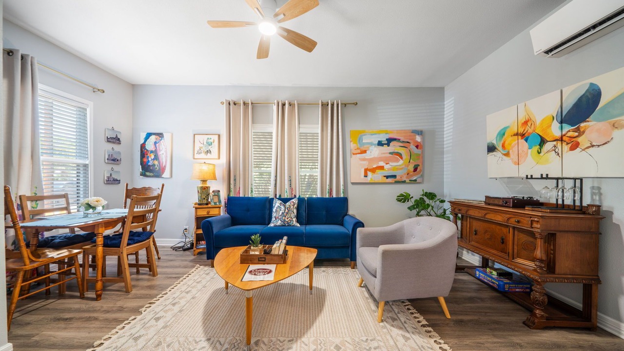 Photo of Livingroom in Government Hill