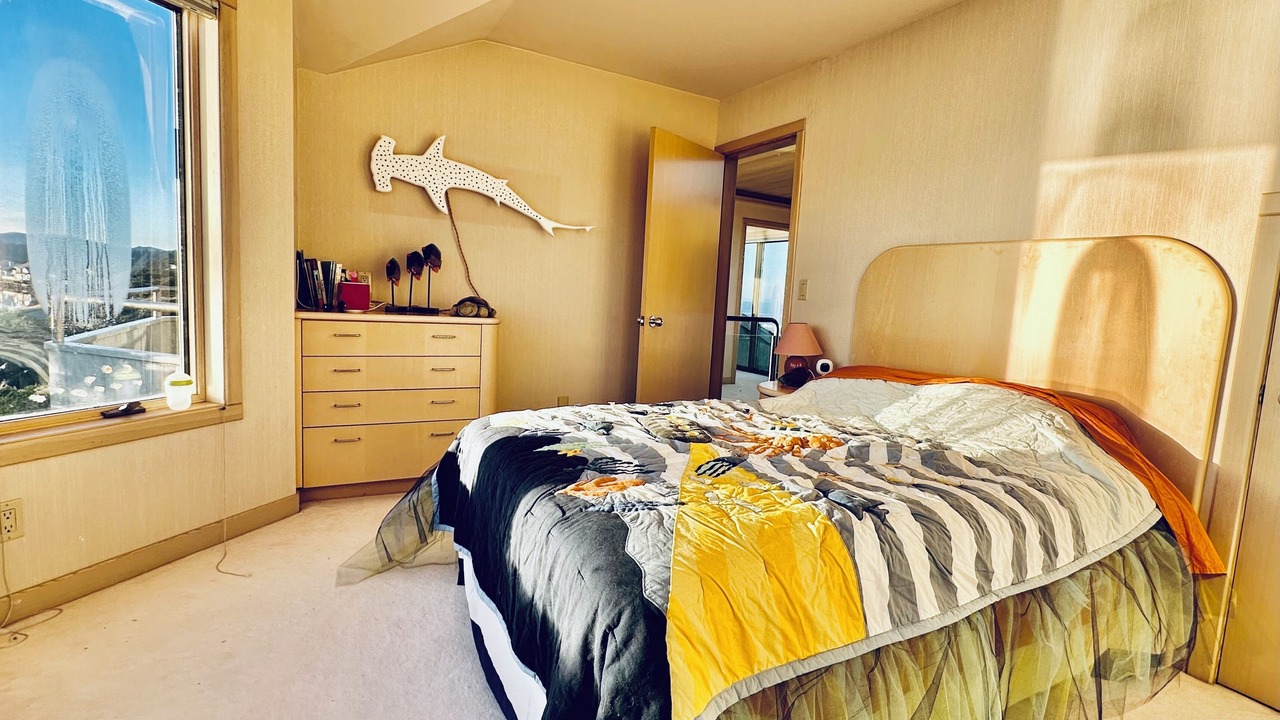 Photo of Bedroom in Gleneden Beach