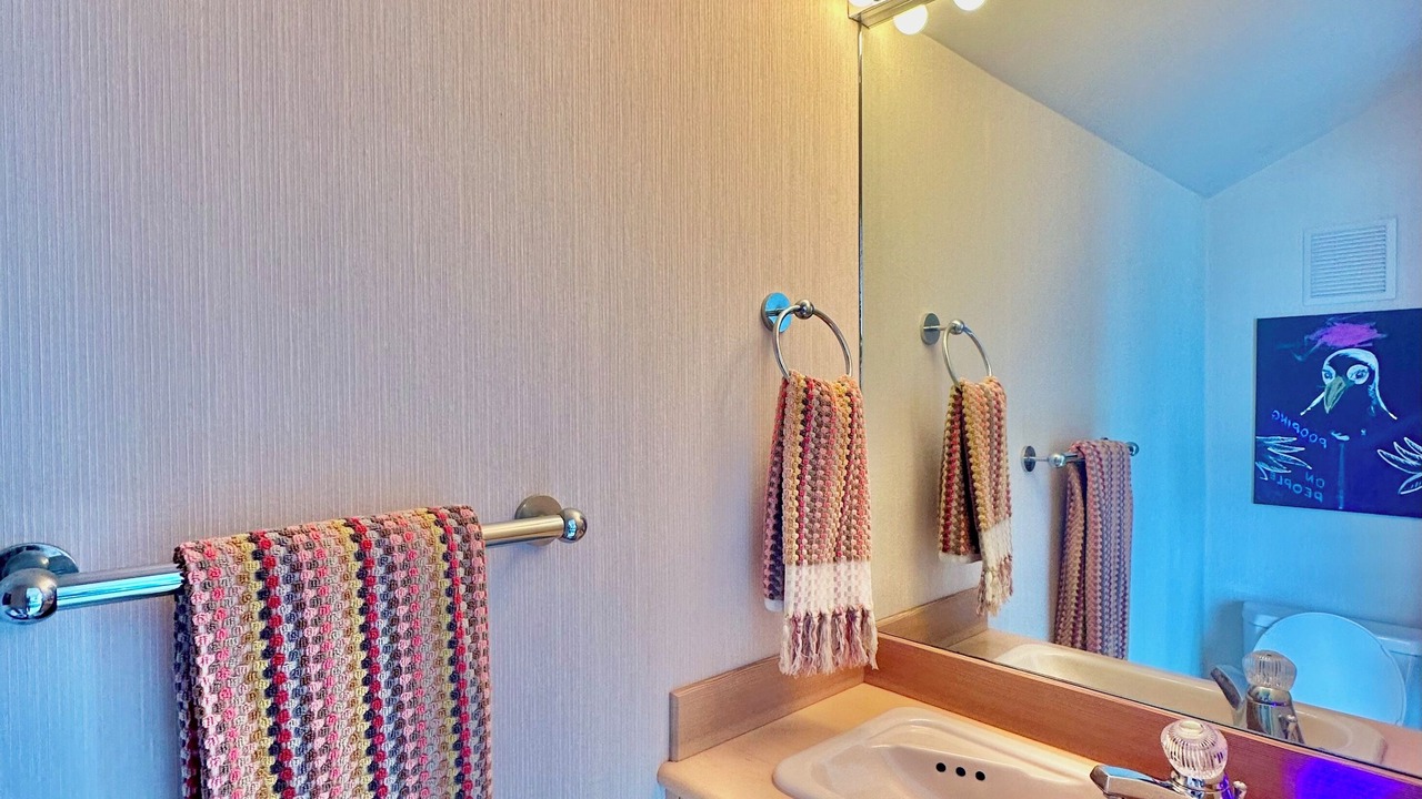 Photo of Bathroom in Gleneden Beach