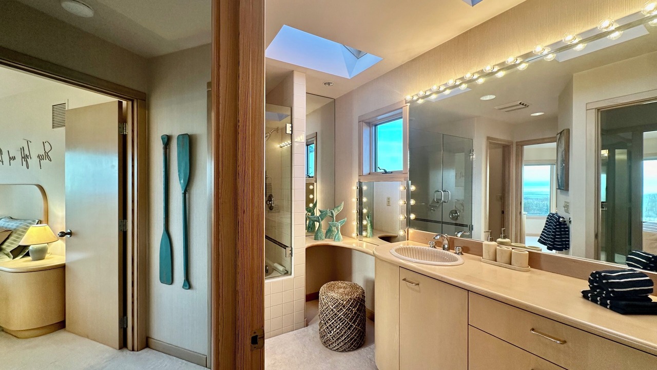 Photo of Bathroom in Gleneden Beach