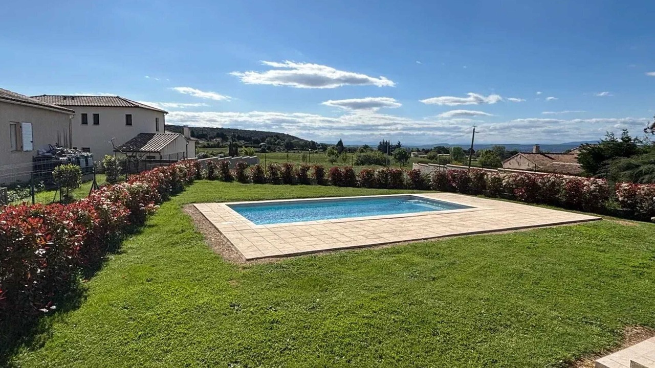 Photo of Outdoor in Flaux