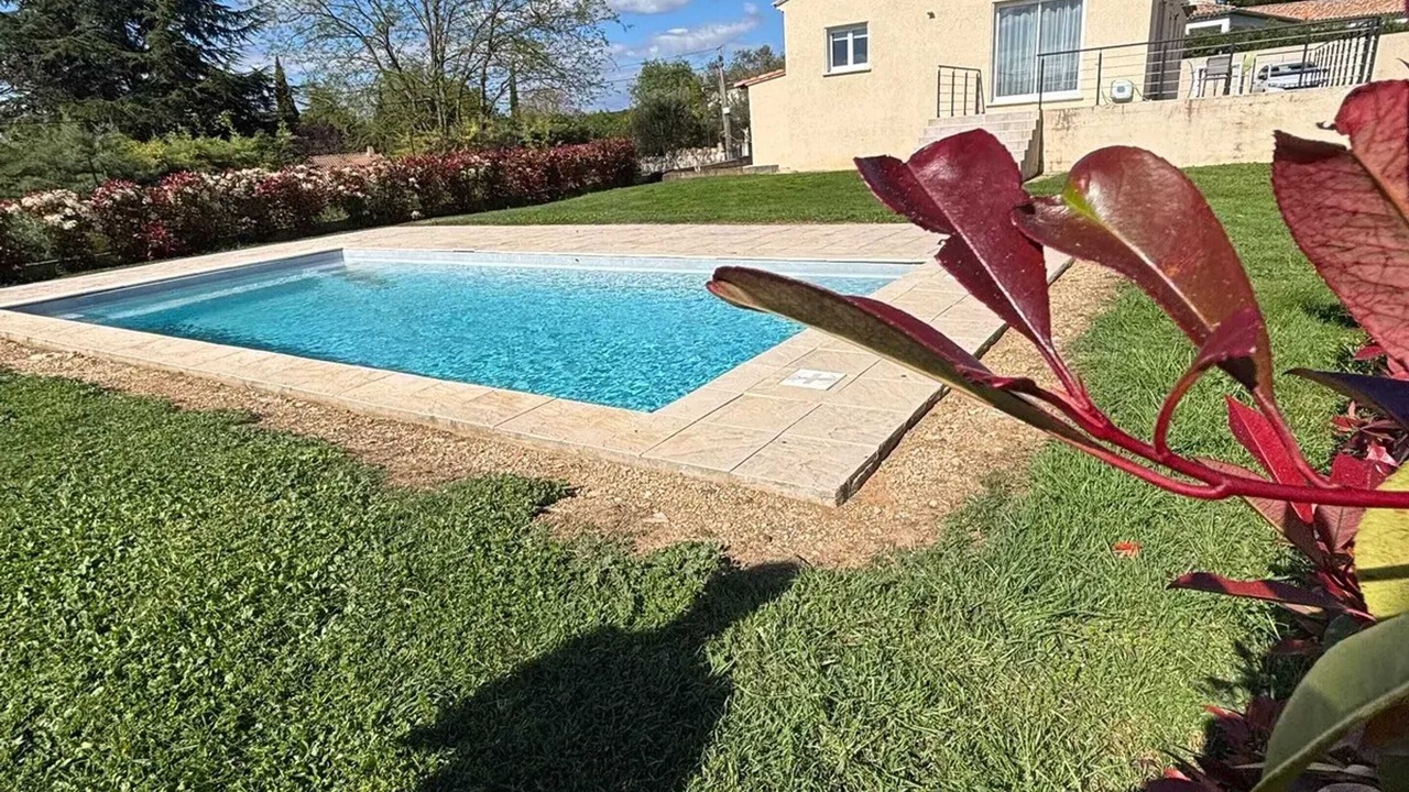 Photo of Outdoor in Flaux