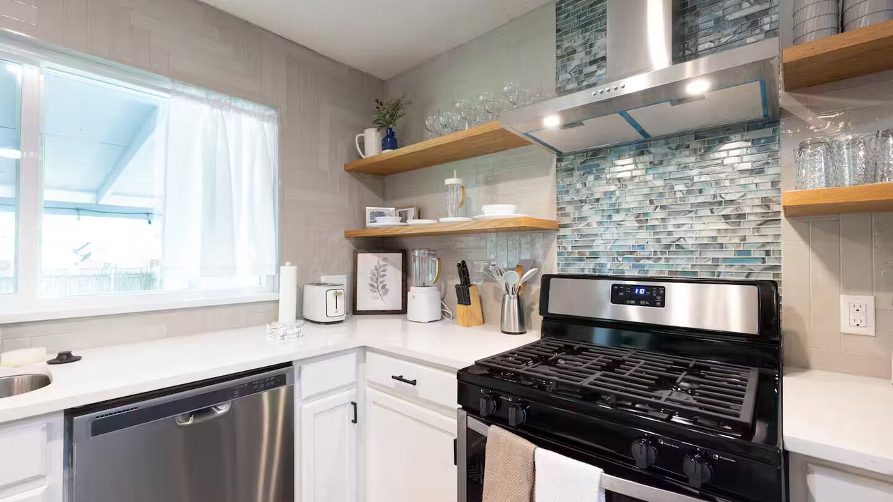 Photo of Kitchen in East Congress