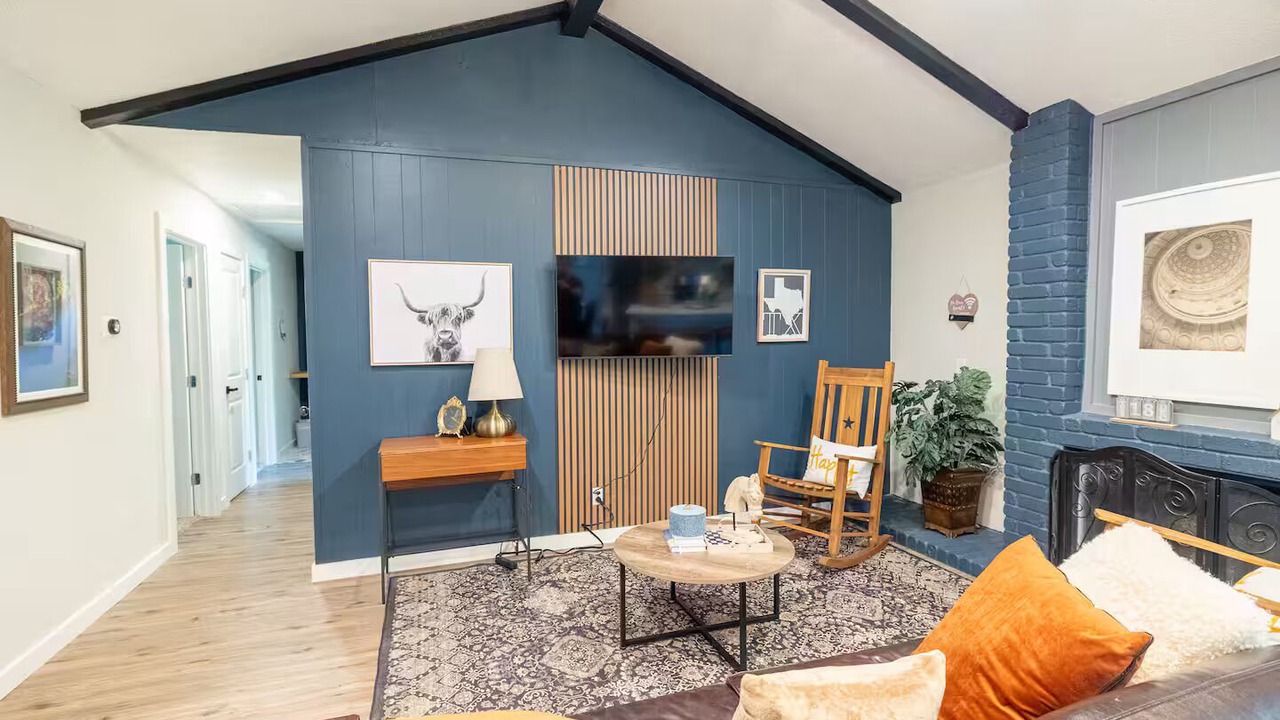 Photo of Livingroom in East Congress
