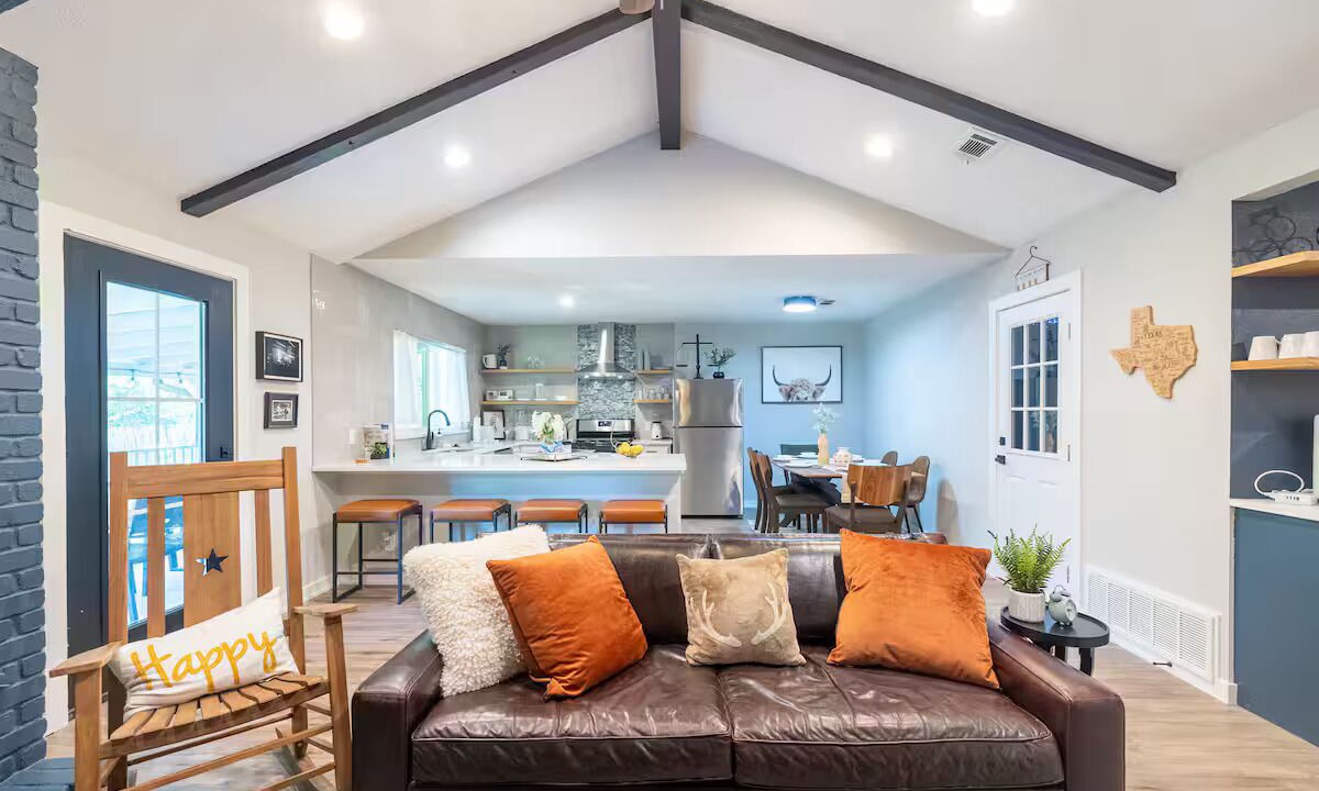 Photo of Livingroom in East Congress