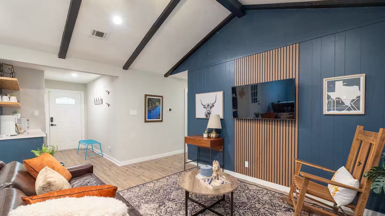 Photo of Livingroom in East Congress