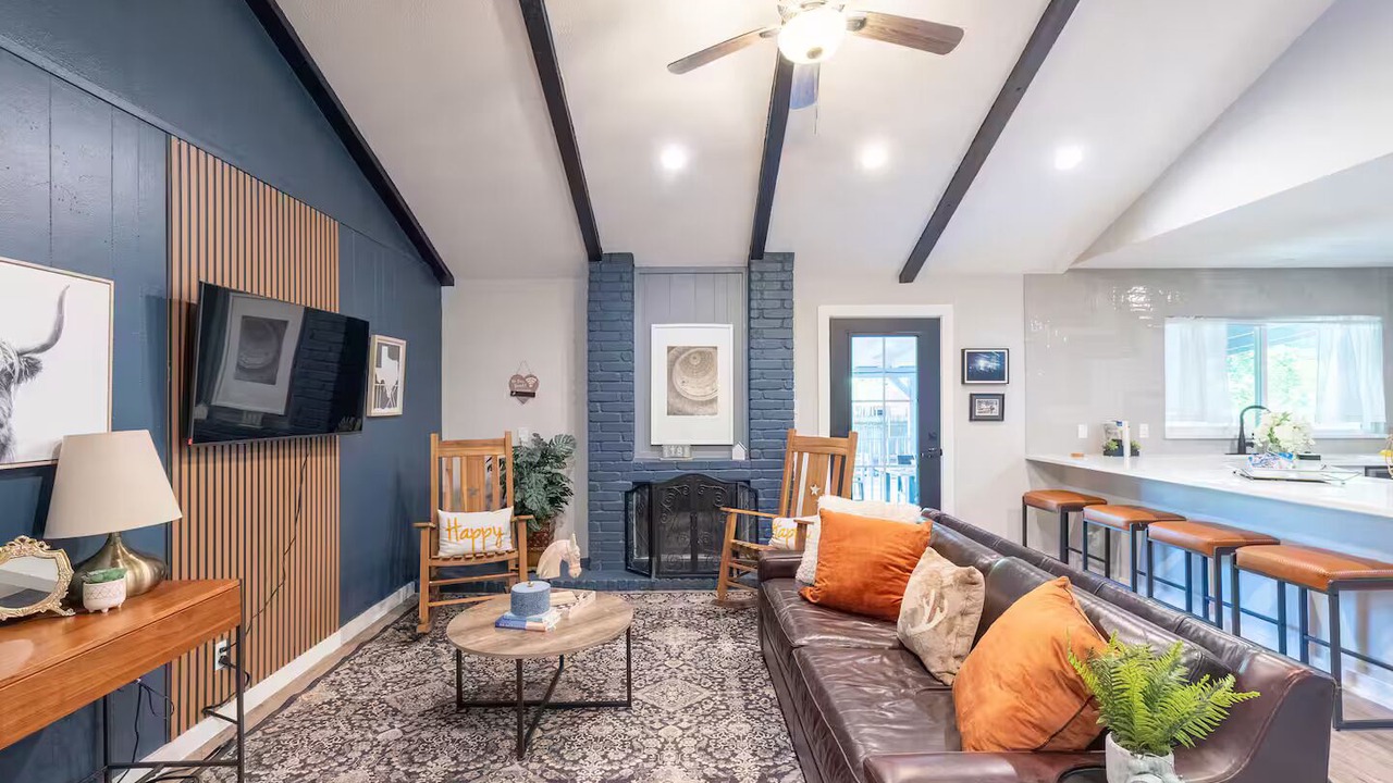 Photo of Livingroom in East Congress