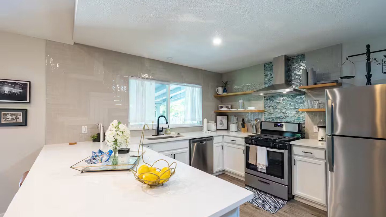 Photo of Kitchen in East Congress