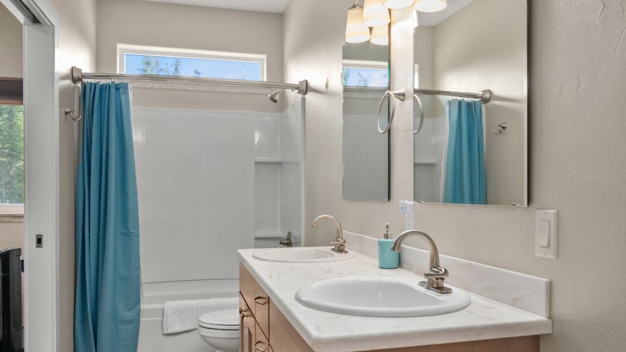 Photo of Bathroom in Soldotna