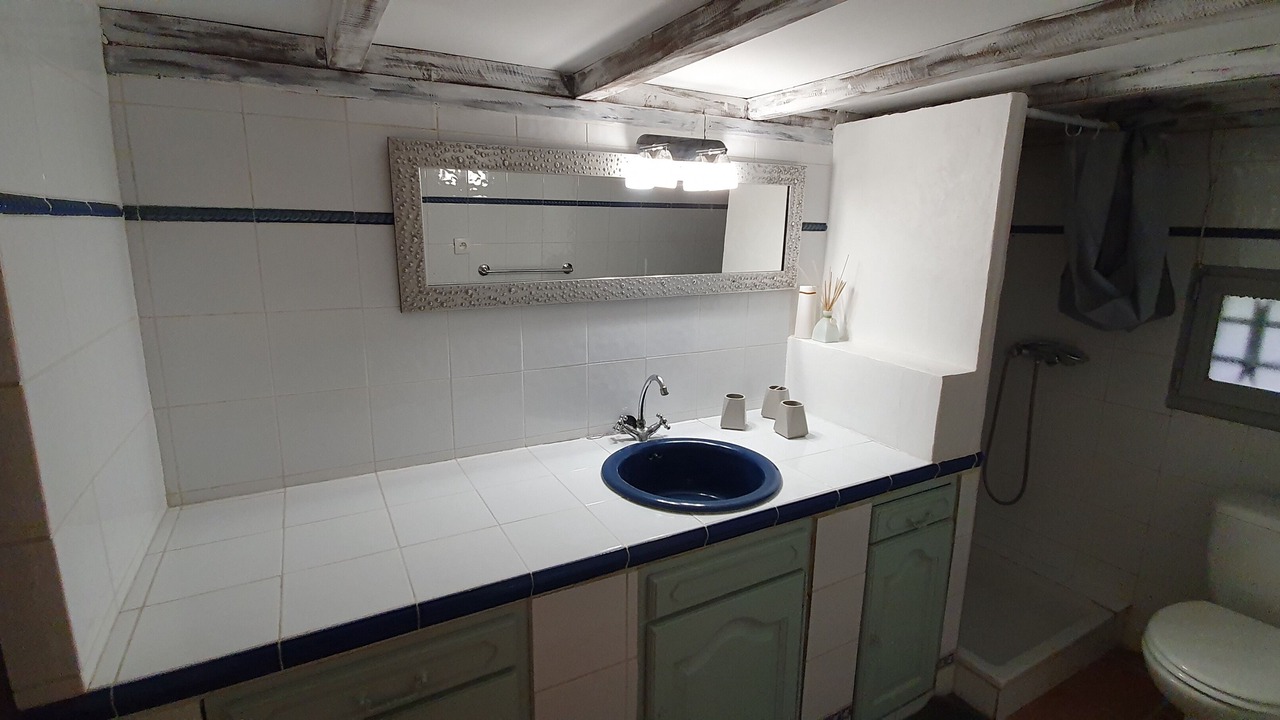 Photo of Bathroom in Vestric-et-Candiac