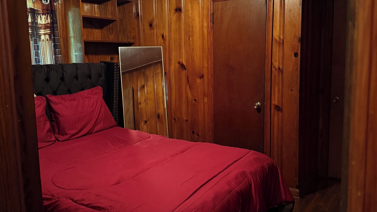 Photo of Bedroom in Candler-McAfee