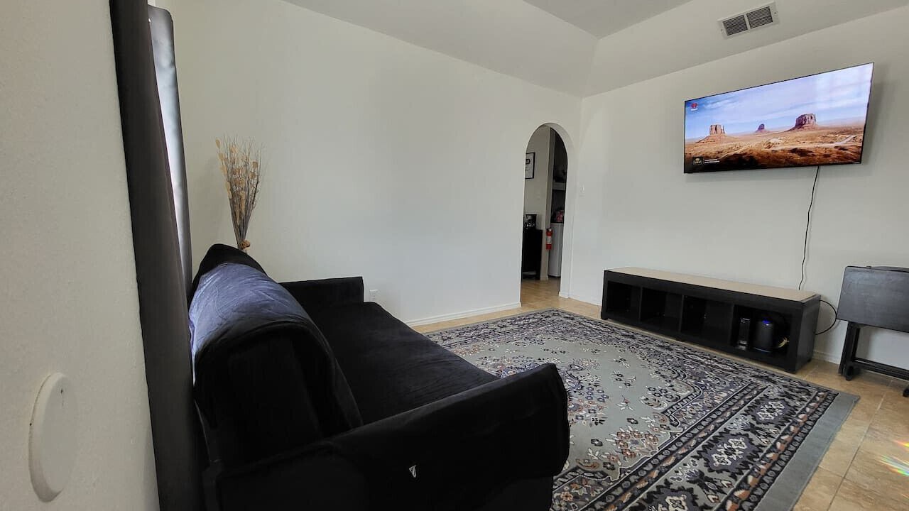 Photo of Livingroom in Eastern Division