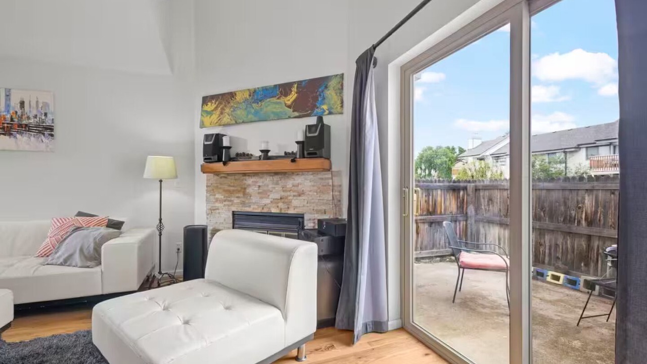 Photo of Livingroom in Ken Caryl