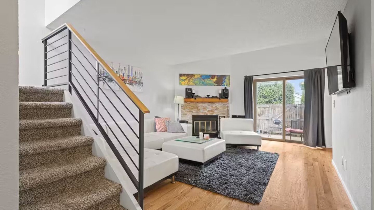 Photo of Livingroom in Ken Caryl