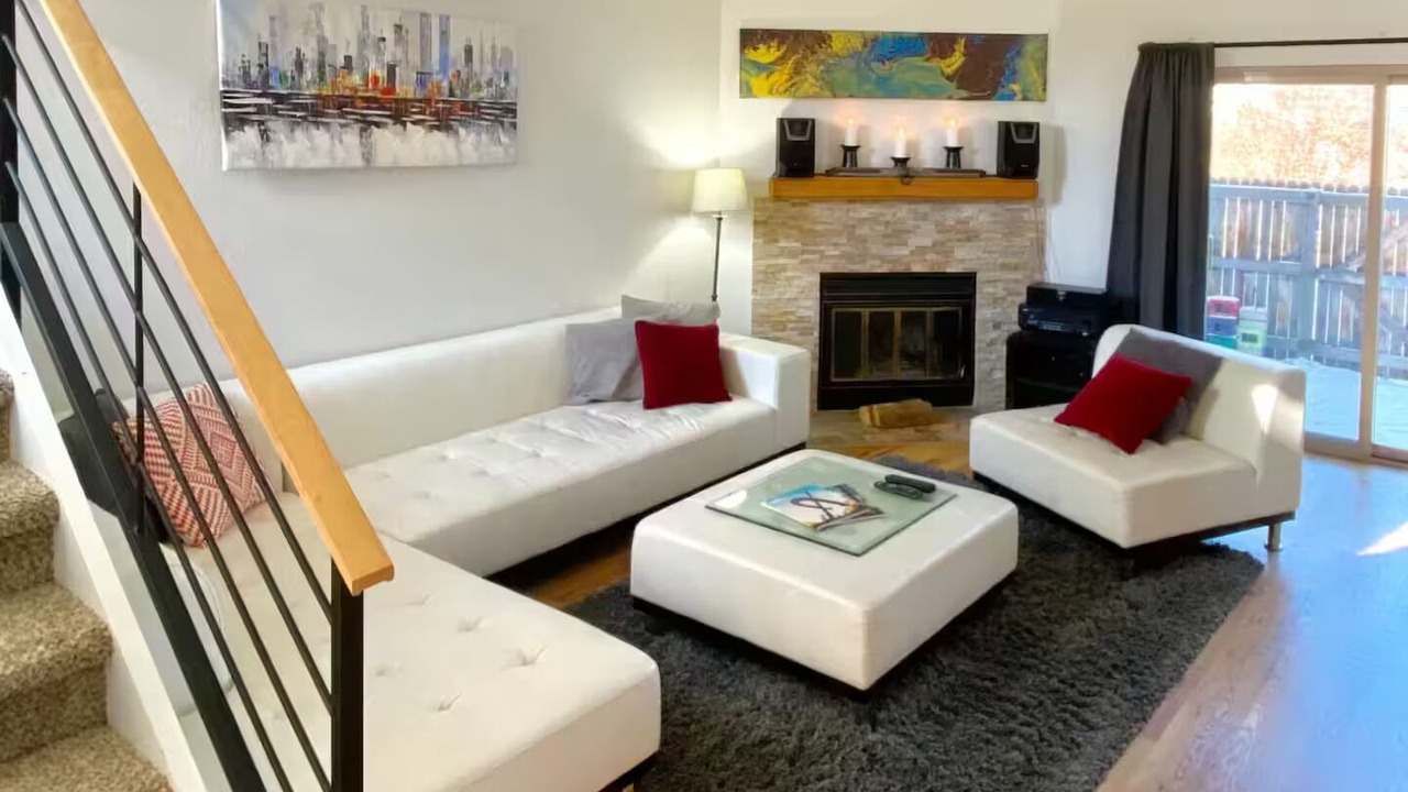 Photo of Livingroom in Ken Caryl
