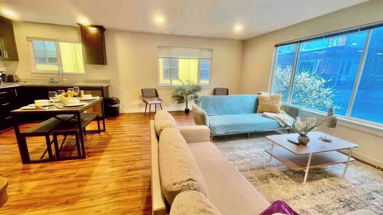 Photo of Livingroom in West Queen Anne