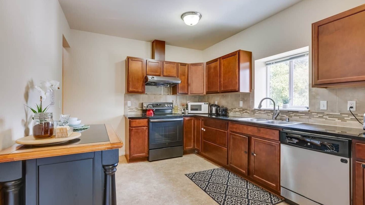 Photo of Kitchen in Haller Lake
