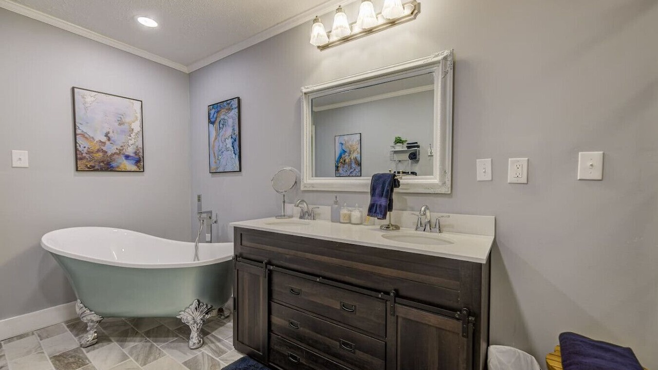 Photo of Bathroom in Sondheimer