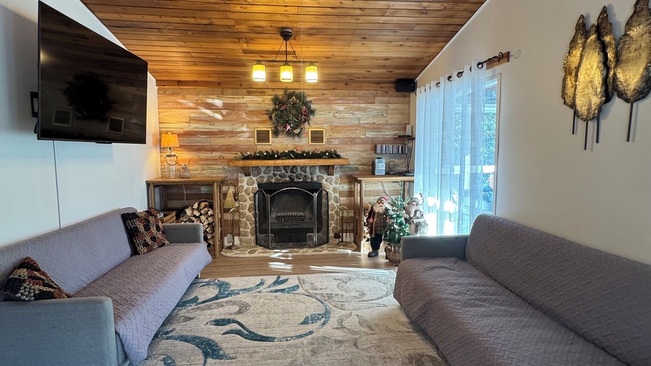 Photo of Livingroom in Hecla-Grindstone Provincial Park