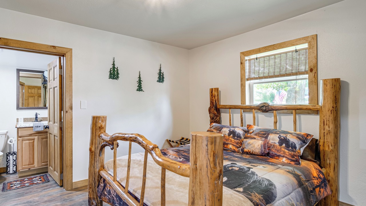 Photo of Bedroom in Chiloquin