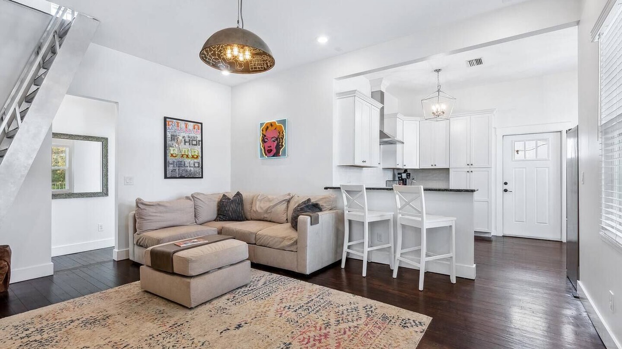 Photo of Livingroom in Laurel Park